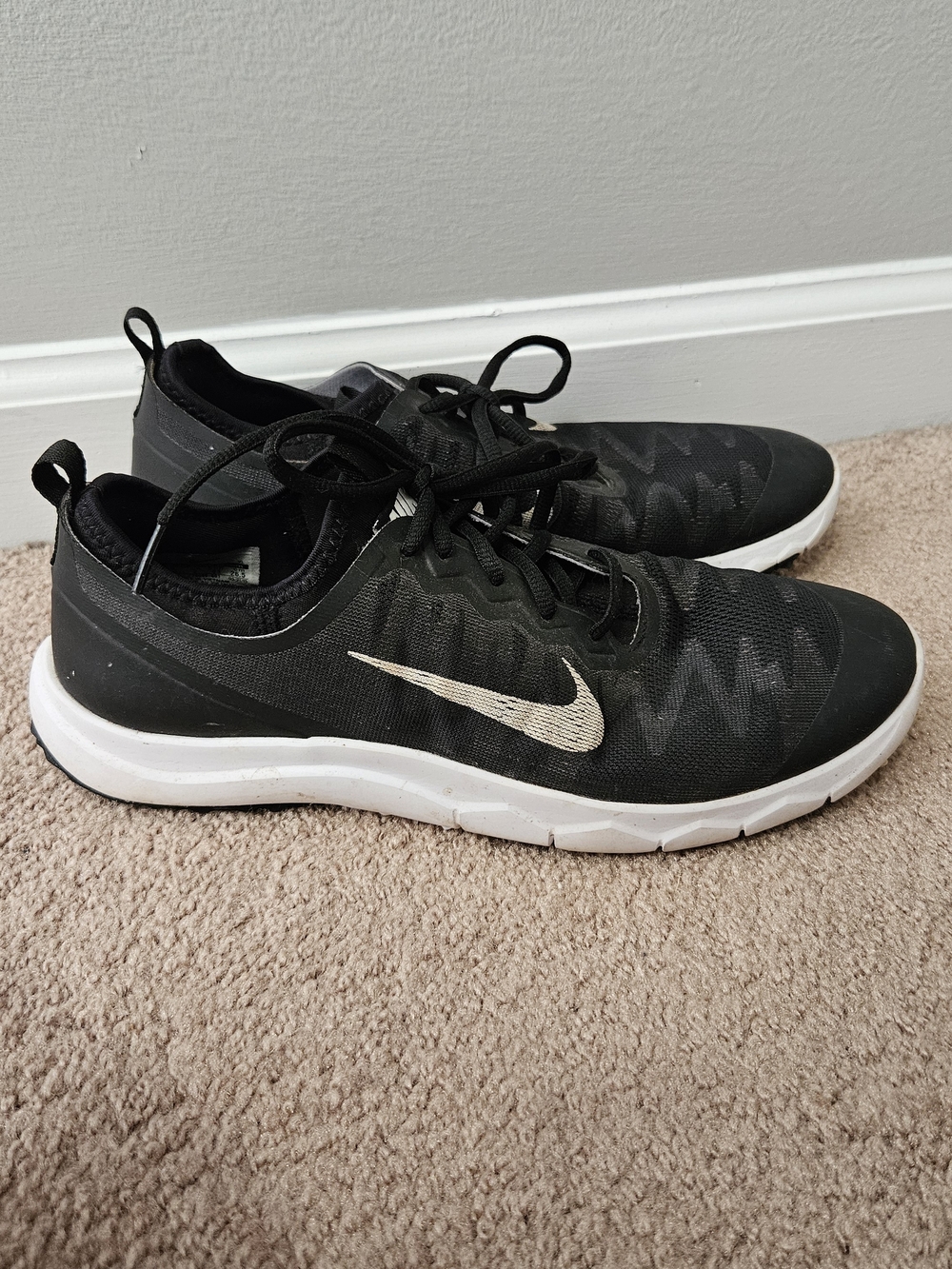 Nike Women’s Black and White Athletic Mesh Sneakers